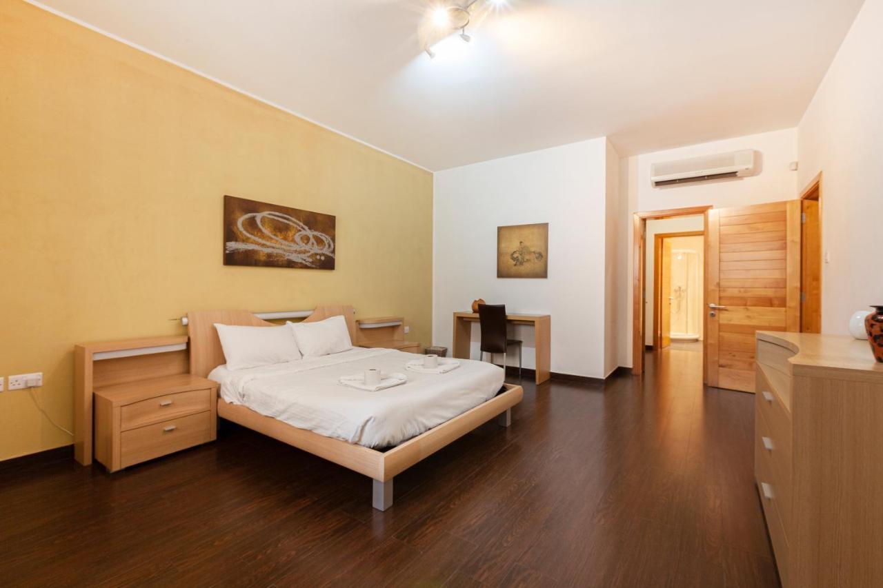 Spacious Seafront Apt With Living, Sofa, Wifi & Ac By 360 Estates Sliema Eksteriør billede